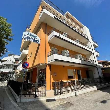 Desiree 2 Отель 2*