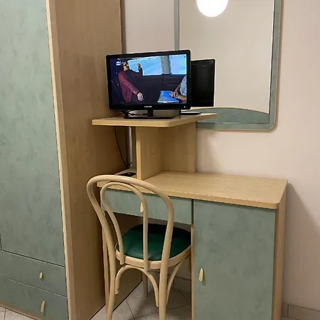 Отель Desiree 2 Альба-Адриатика