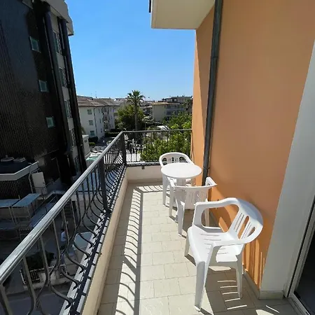 Desiree 2 2* Alba Adriatica