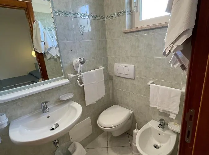 Desiree 2 Отель Альба-Адриатика