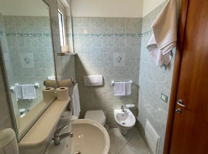 Desiree 2 Отель 2*